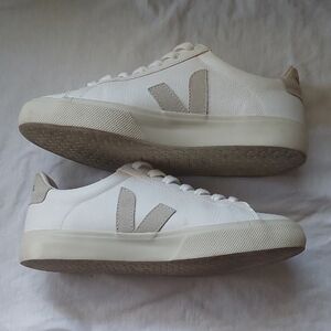 Veja Women's Sneakers in White and Beige